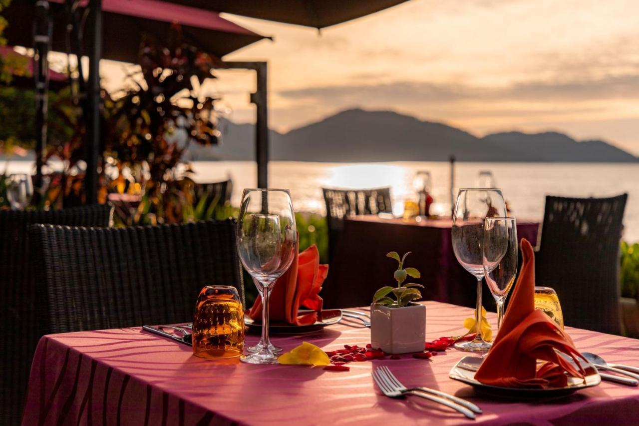 槟城宾乐雅度假村酒店 峇都丁宜 外观 照片 Sunset at the restaurant